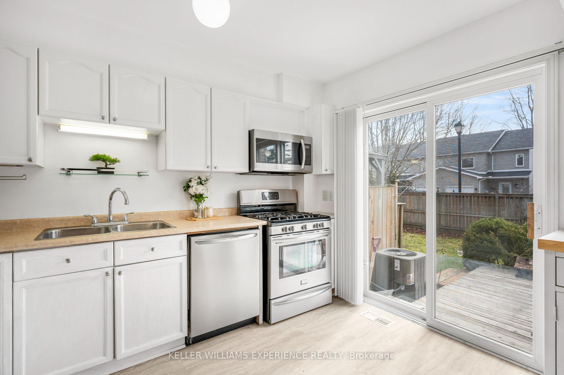 Photo 3 of 371 Millard Street, Orillia — HOMEH