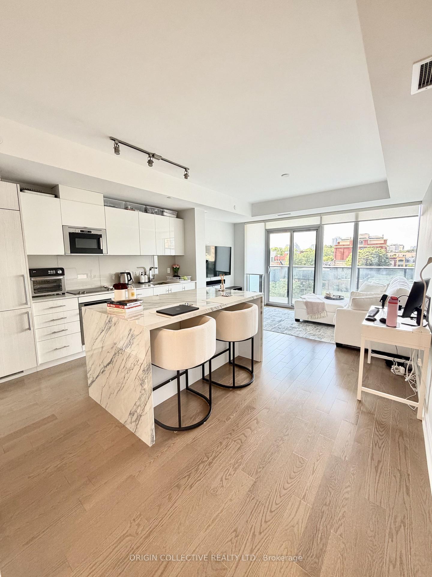Front of Unit 609, 330 Richmond Street W