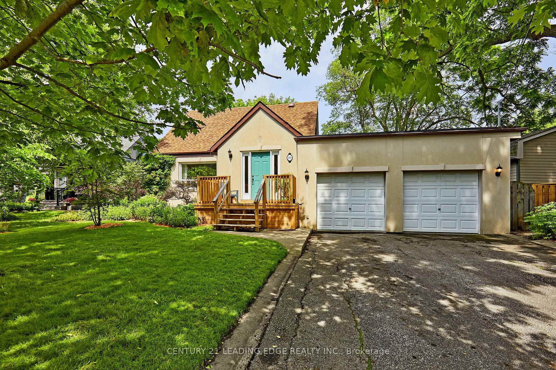 Front of 19 Scarboro Crescent