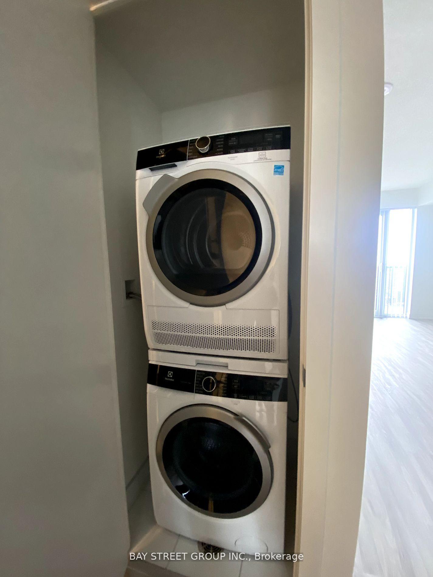 Photo 11 of Unit 4206, 55 Cooper Street, Toronto, Waterfront Communities — HOMEH