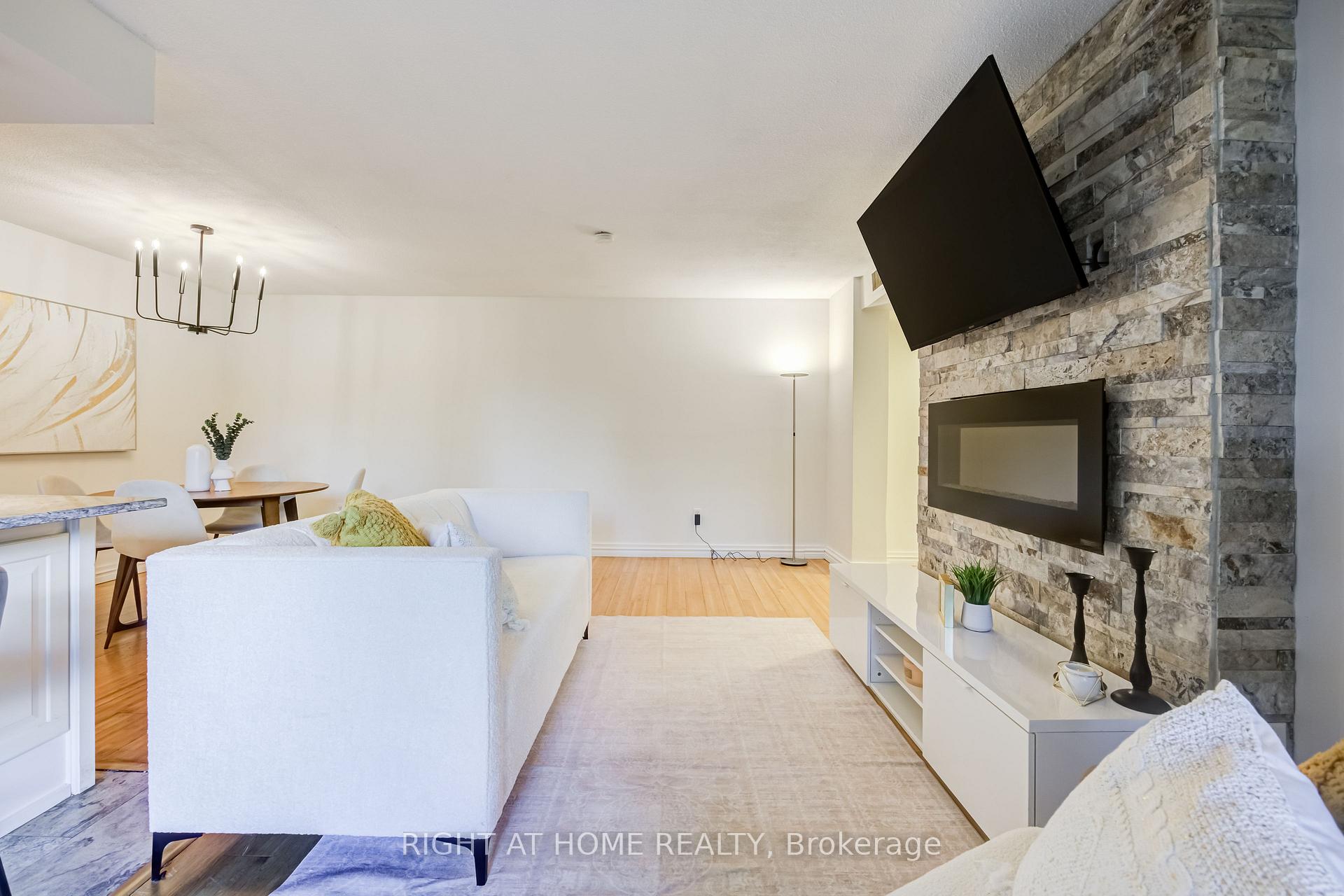 Photo 7 of Unit 426, 2645 Jane Street, North York, Glenfield-Jane Heights — HOMEH