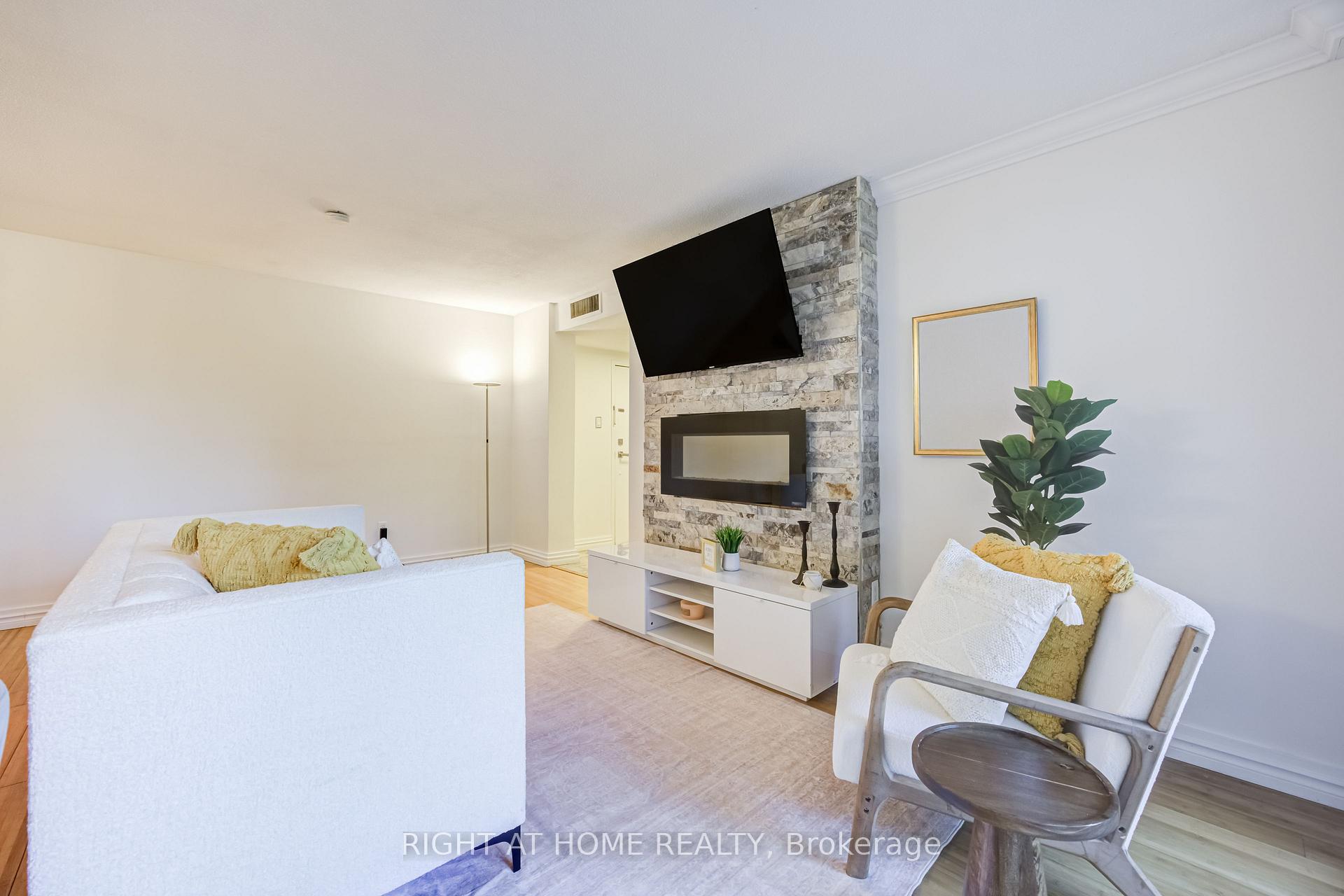 Photo 8 of Unit 426, 2645 Jane Street, North York, Glenfield-Jane Heights — HOMEH