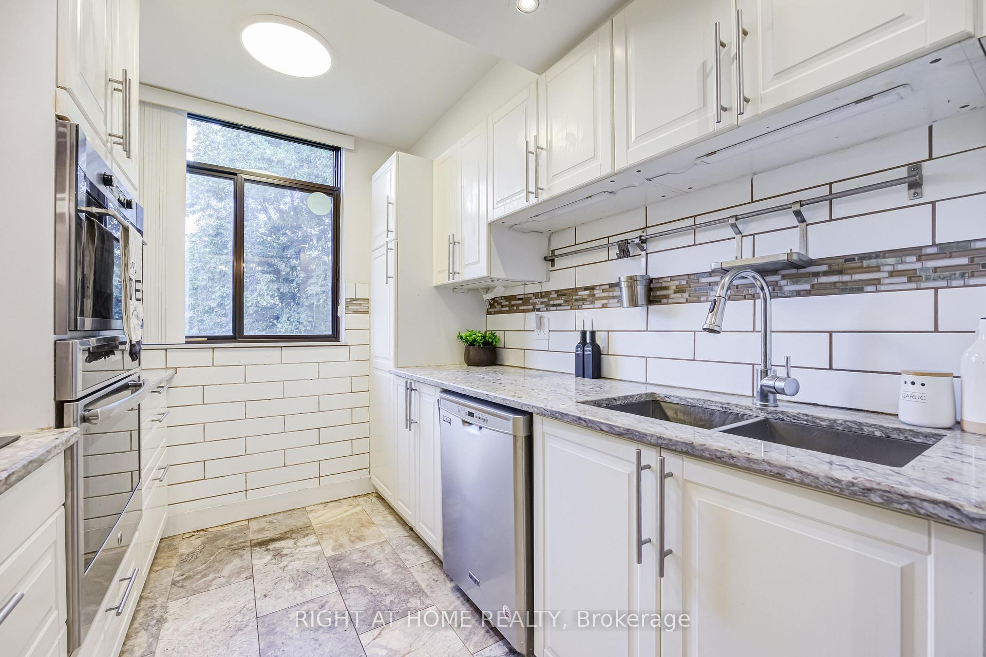 Photo 11 of Unit 426, 2645 Jane Street, North York, Glenfield-Jane Heights — HOMEH