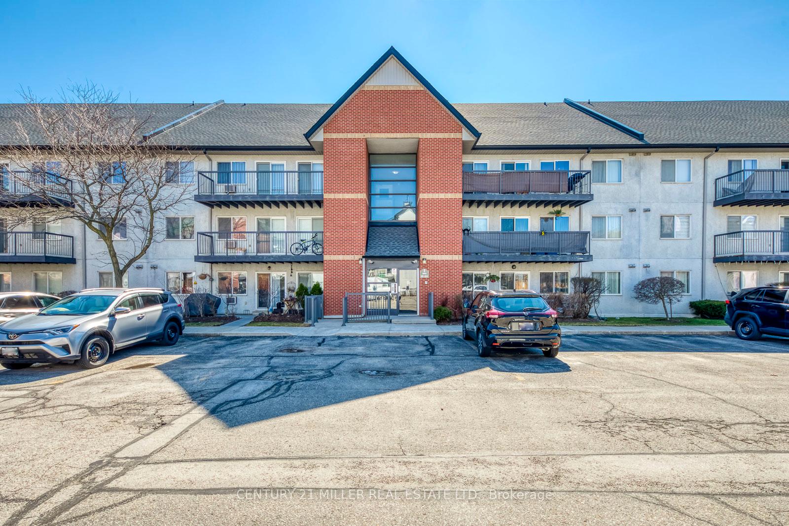 Front of Unit 823, 1450 Glen Abbey Gate