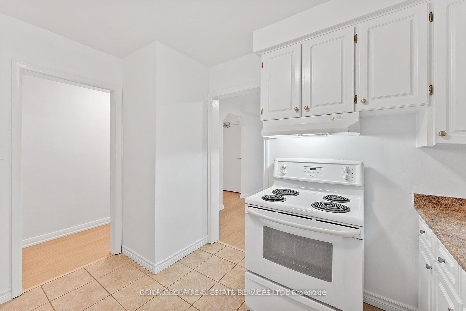 Photo 10 of 44 Albert Avenue, Etobicoke, Mimico — HOMEH
