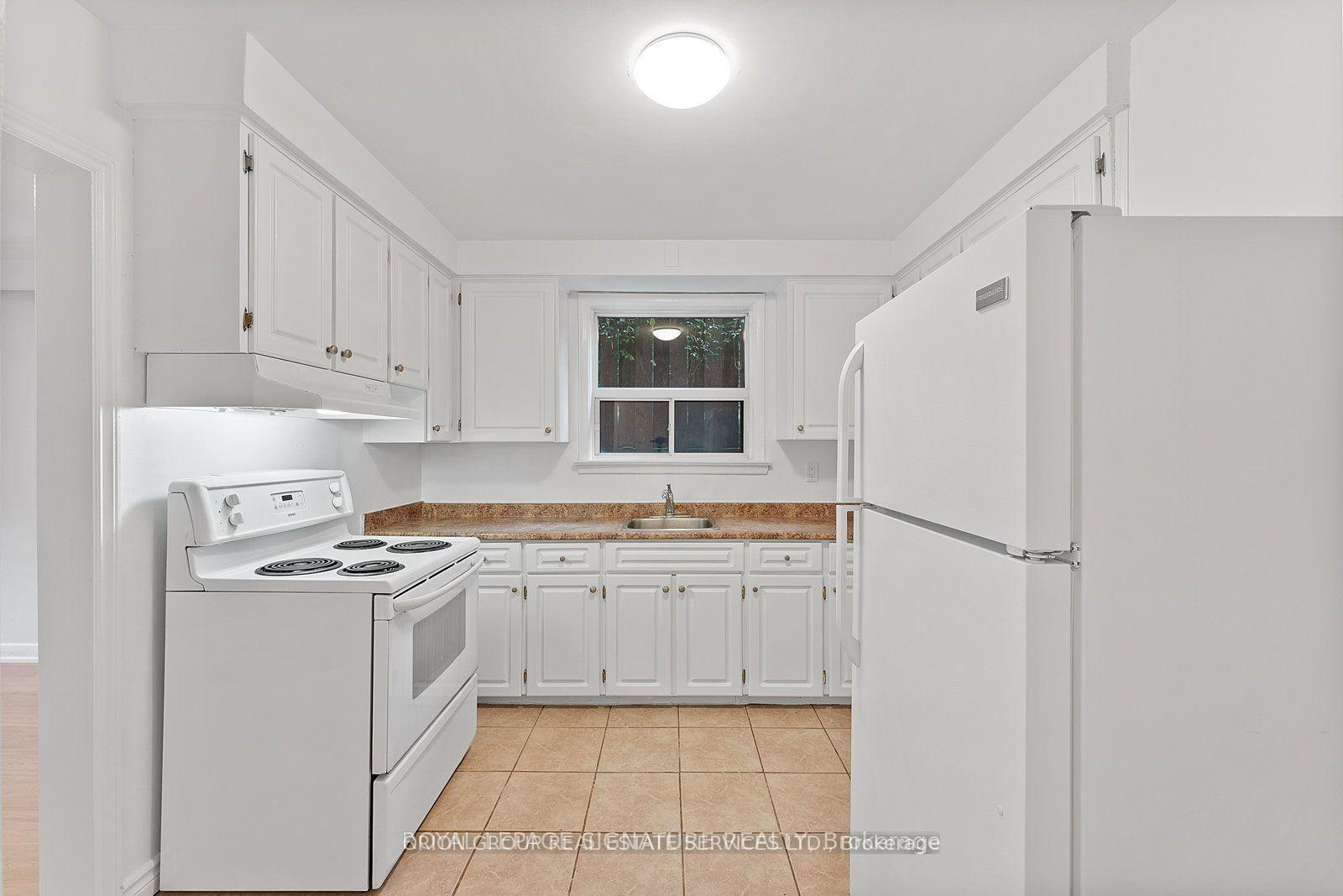 Photo 12 of 44 Albert Avenue, Etobicoke, Mimico — HOMEH