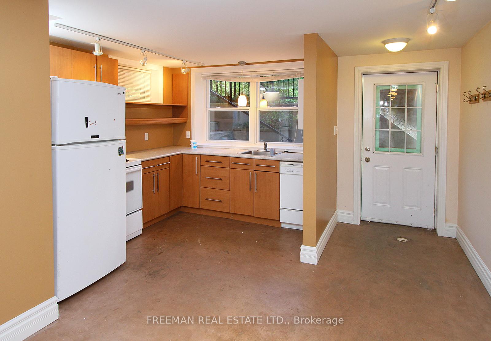 Photo 5 of Unit Lower, 27 Rossmore Road W, Toronto, The Annex — HOMEH