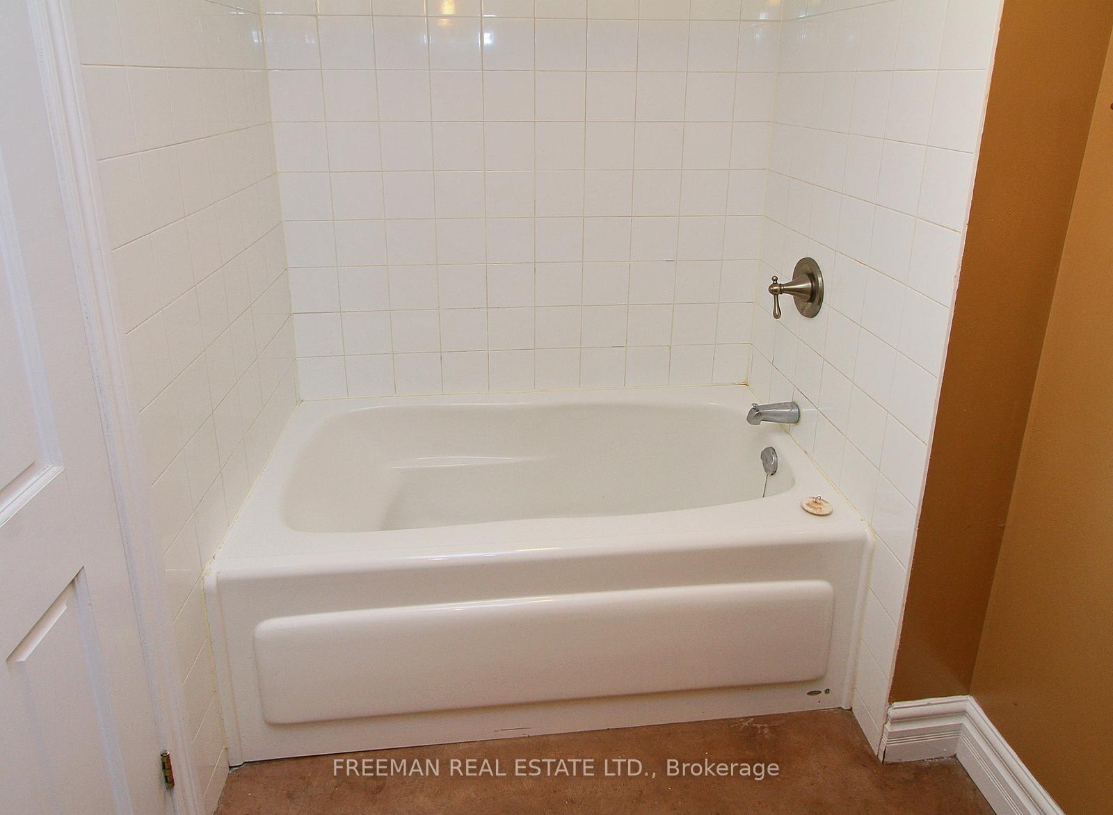 Photo 12 of Unit Lower, 27 Rossmore Road W, Toronto, The Annex — HOMEH