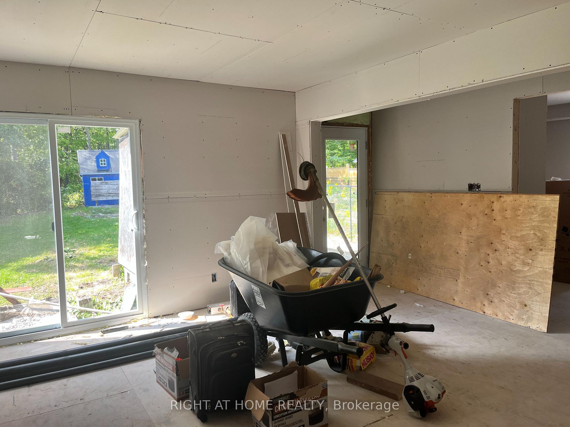 Photo 4 of 412 Limerick Crescent, Innisfil, Churchill — HOMEH