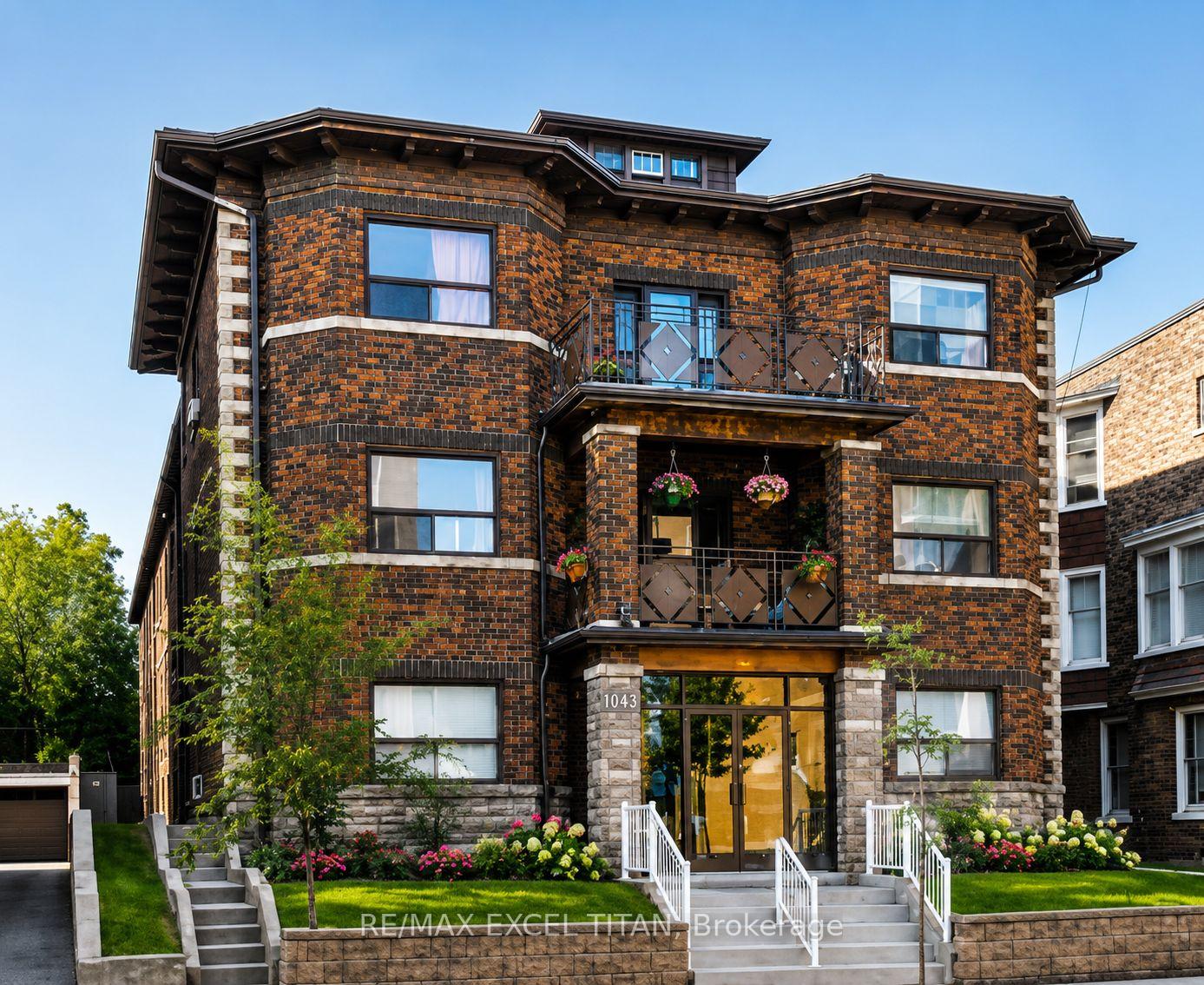 Front of Unit 201, 1643 Bloor Street W
