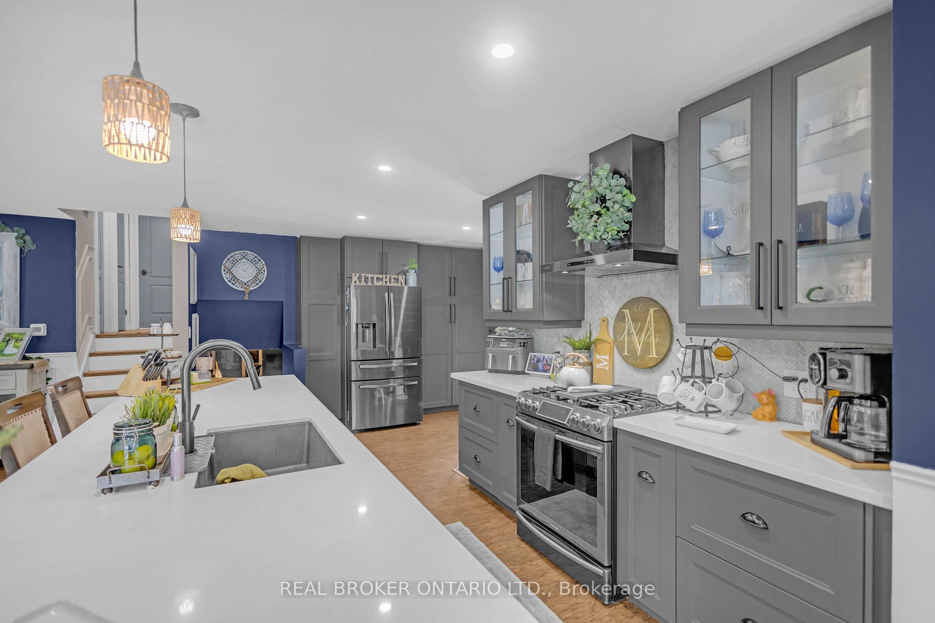 Photo 5 of 34 Elmvale Court, Haldimand — HOMEH