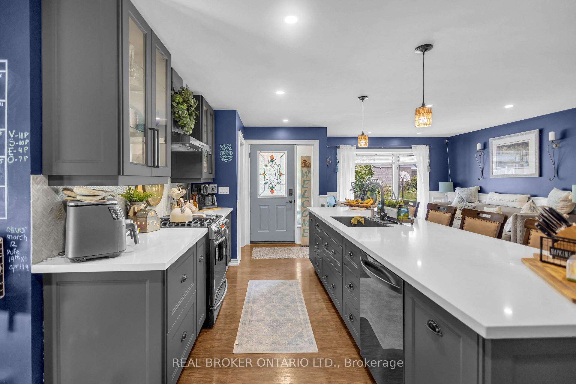 Photo 6 of 34 Elmvale Court, Haldimand — HOMEH