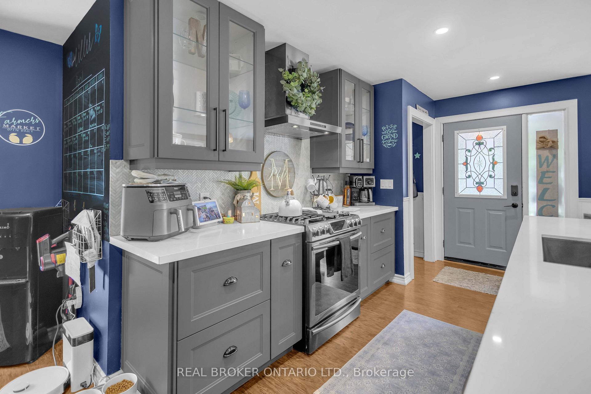 Photo 8 of 34 Elmvale Court, Haldimand — HOMEH