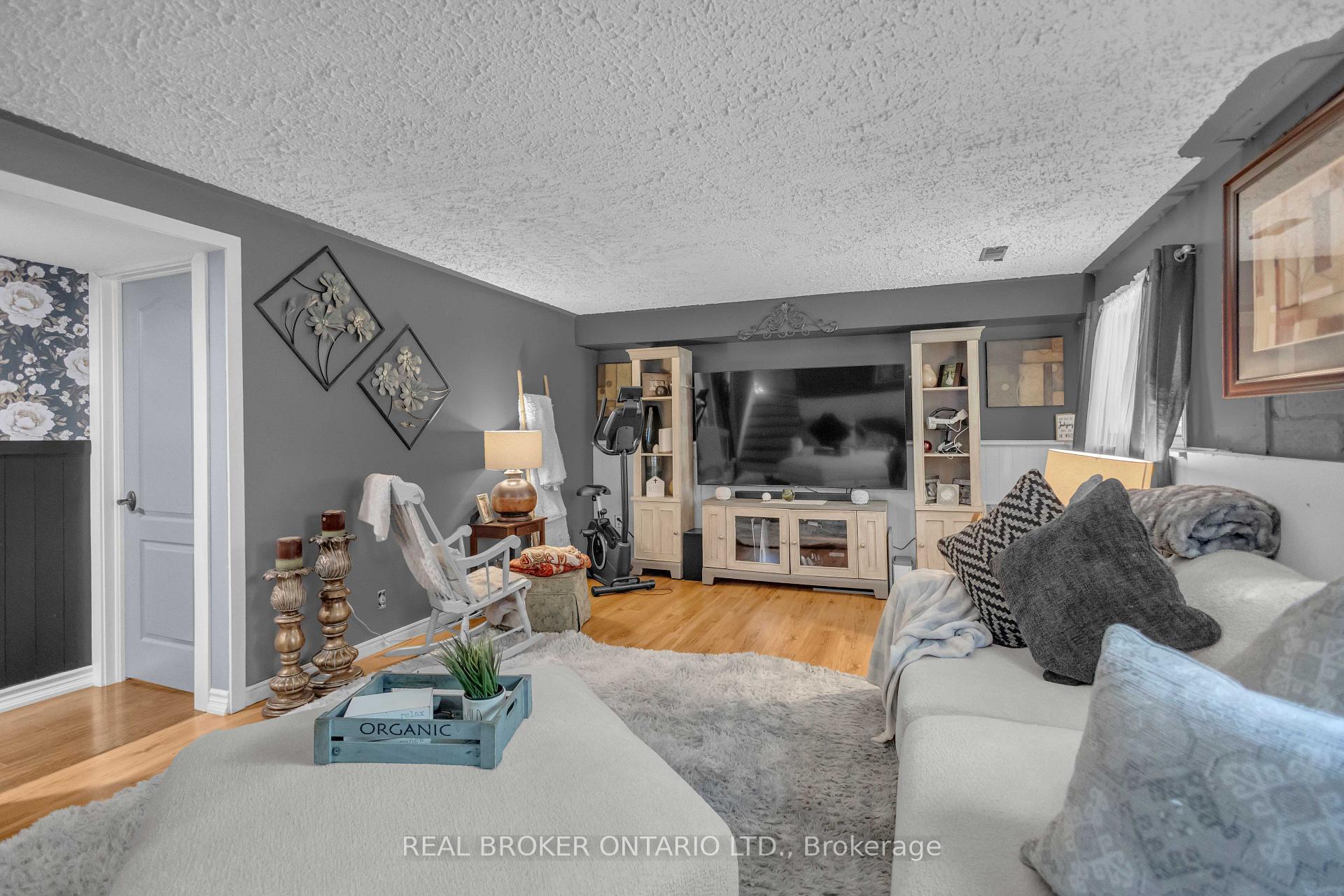 Photo 25 of 34 Elmvale Court, Haldimand — HOMEH
