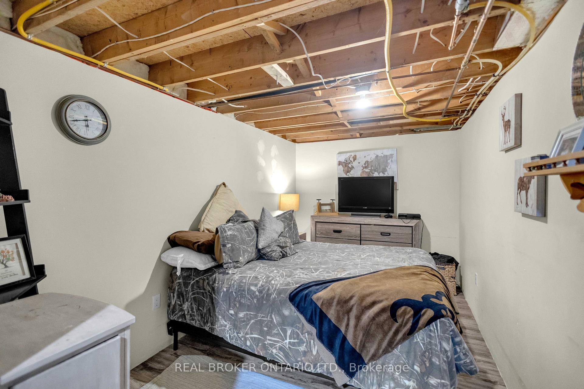 Photo 31 of 34 Elmvale Court, Haldimand — HOMEH