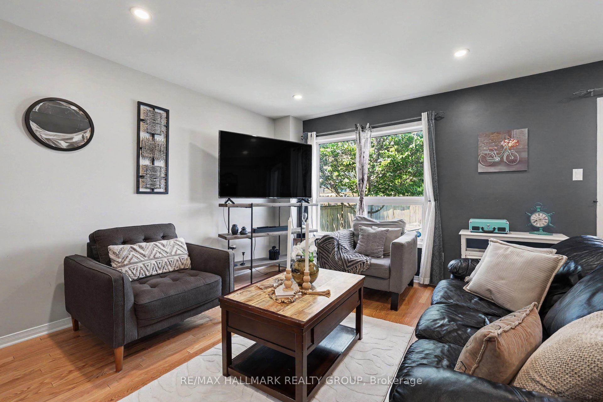 Photo 8 of 170 Prem Circle, Ottawa, Barrhaven - Cedargrove/Fraserdale — HOMEH
