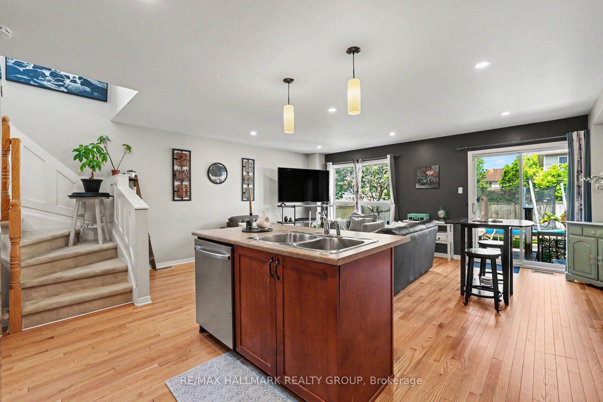 Photo 17 of 170 Prem Circle, Ottawa, Barrhaven - Cedargrove/Fraserdale — HOMEH
