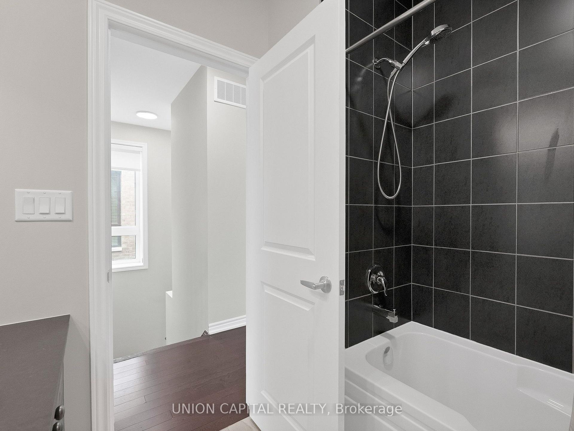 Photo 20 of 45 Lord Melborne Street, Markham, Victoria Square — HOMEH