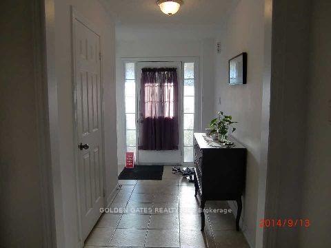Photo 2 of 63 Crestbank Court, Vaughan, Rural Vaughan — HOMEH