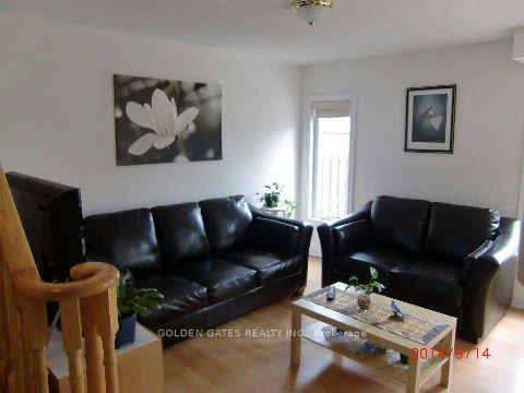 Photo 3 of 63 Crestbank Court, Vaughan, Rural Vaughan — HOMEH