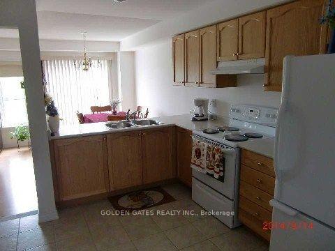 Photo 4 of 63 Crestbank Court, Vaughan, Rural Vaughan — HOMEH