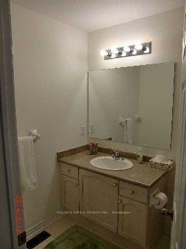 Photo 6 of 63 Crestbank Court, Vaughan, Rural Vaughan — HOMEH