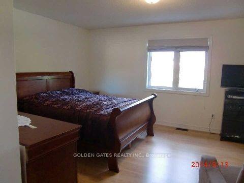 Photo 7 of 63 Crestbank Court, Vaughan, Rural Vaughan — HOMEH