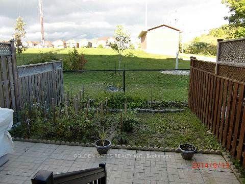 Photo 8 of 63 Crestbank Court, Vaughan, Rural Vaughan — HOMEH