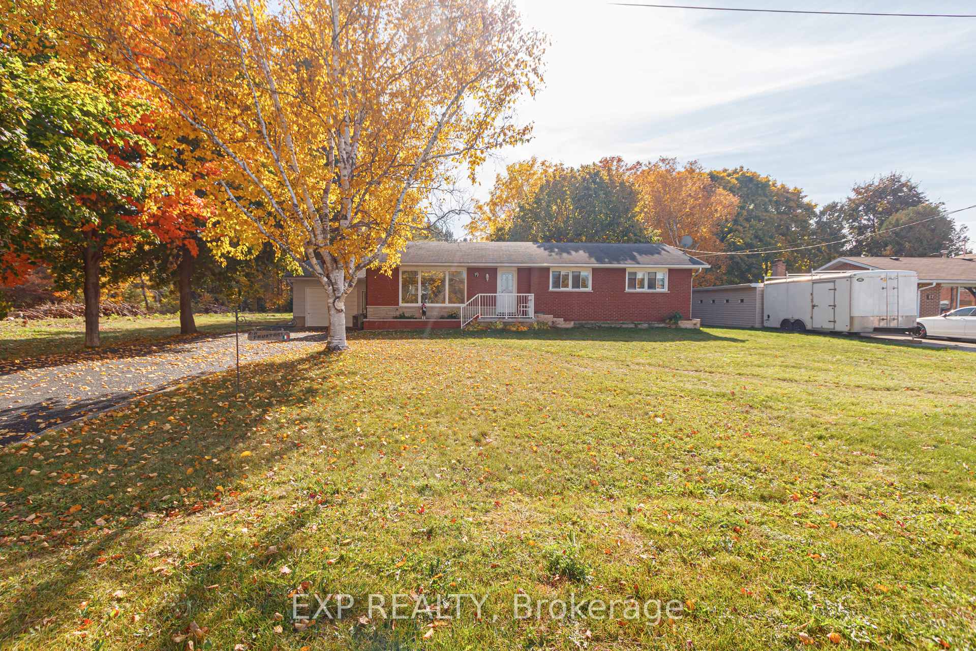 Photo 3 of 19 Locke Avenue, Clearview, Stayner — HOMEH