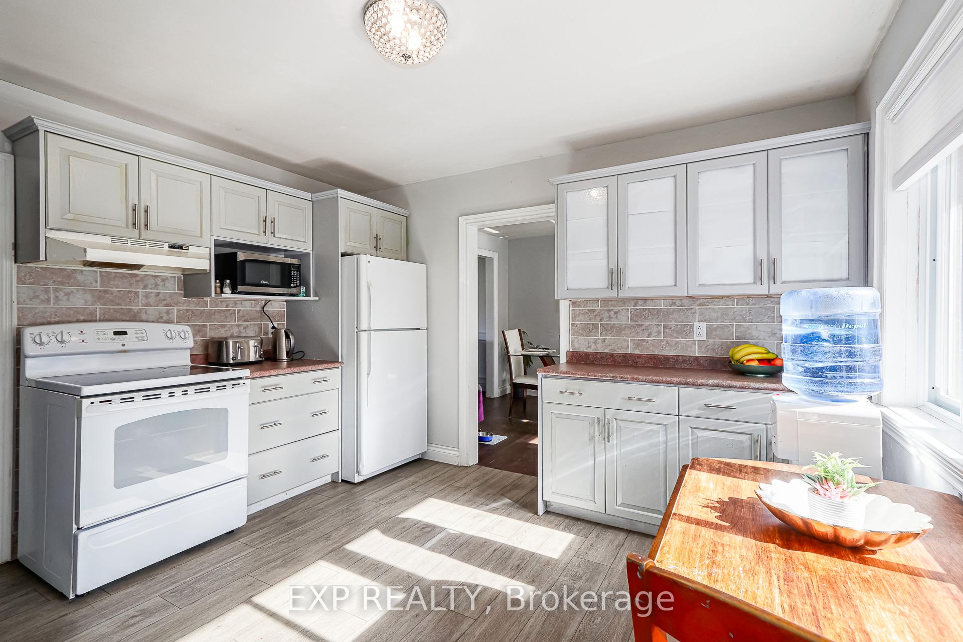 Photo 8 of 19 Locke Avenue, Clearview, Stayner — HOMEH