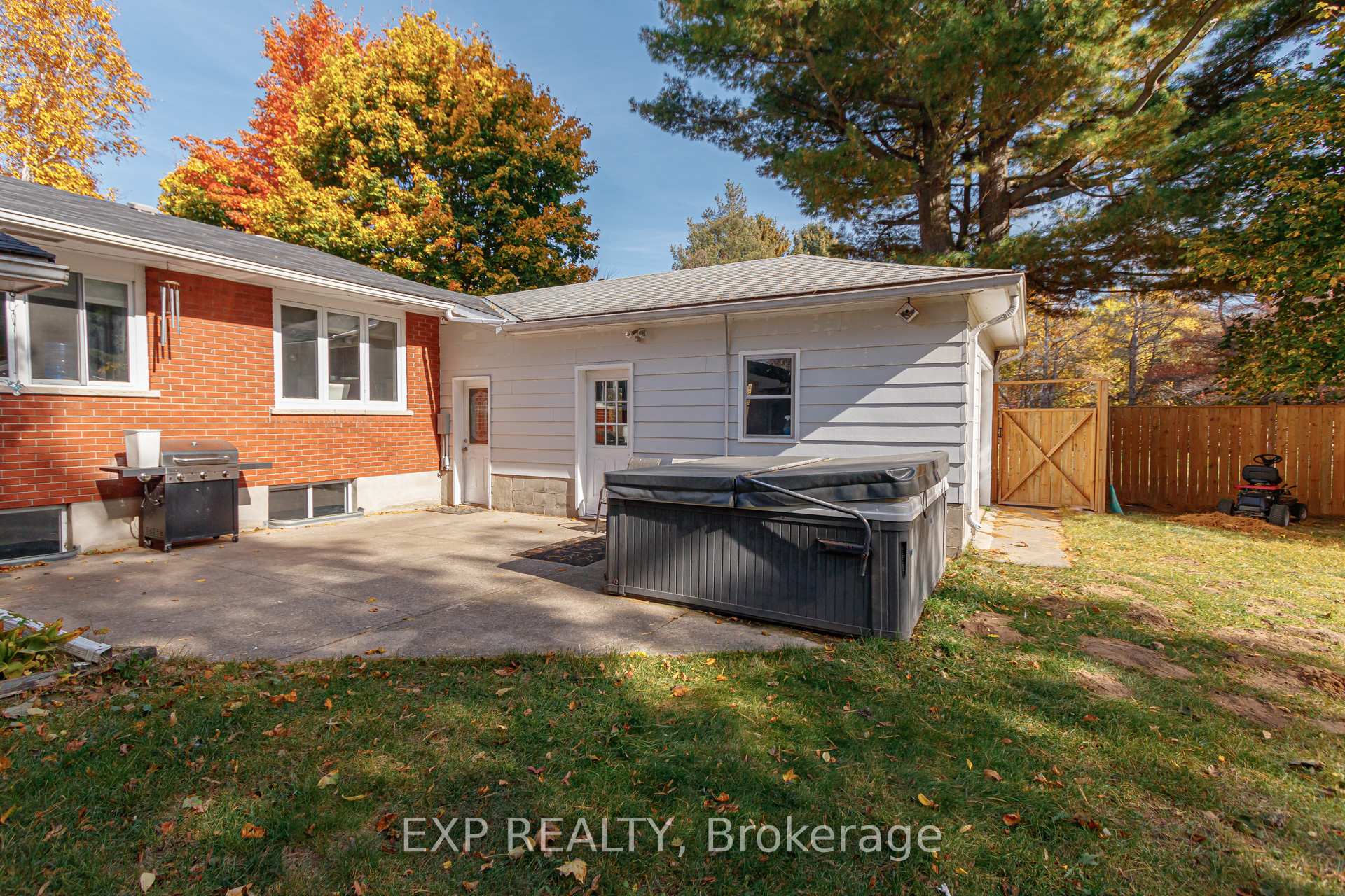 Photo 25 of 19 Locke Avenue, Clearview, Stayner — HOMEH