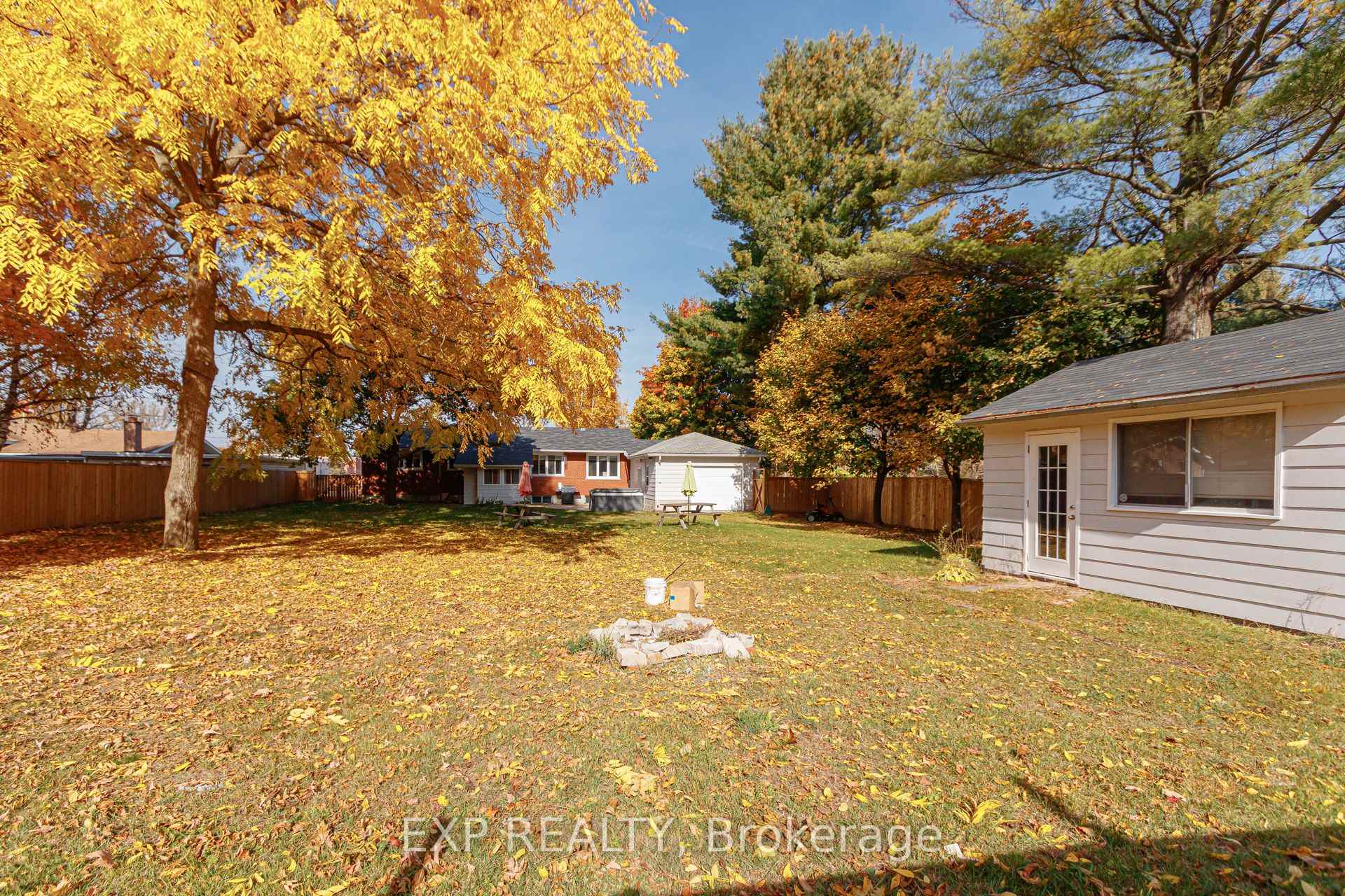 Photo 26 of 19 Locke Avenue, Clearview, Stayner — HOMEH