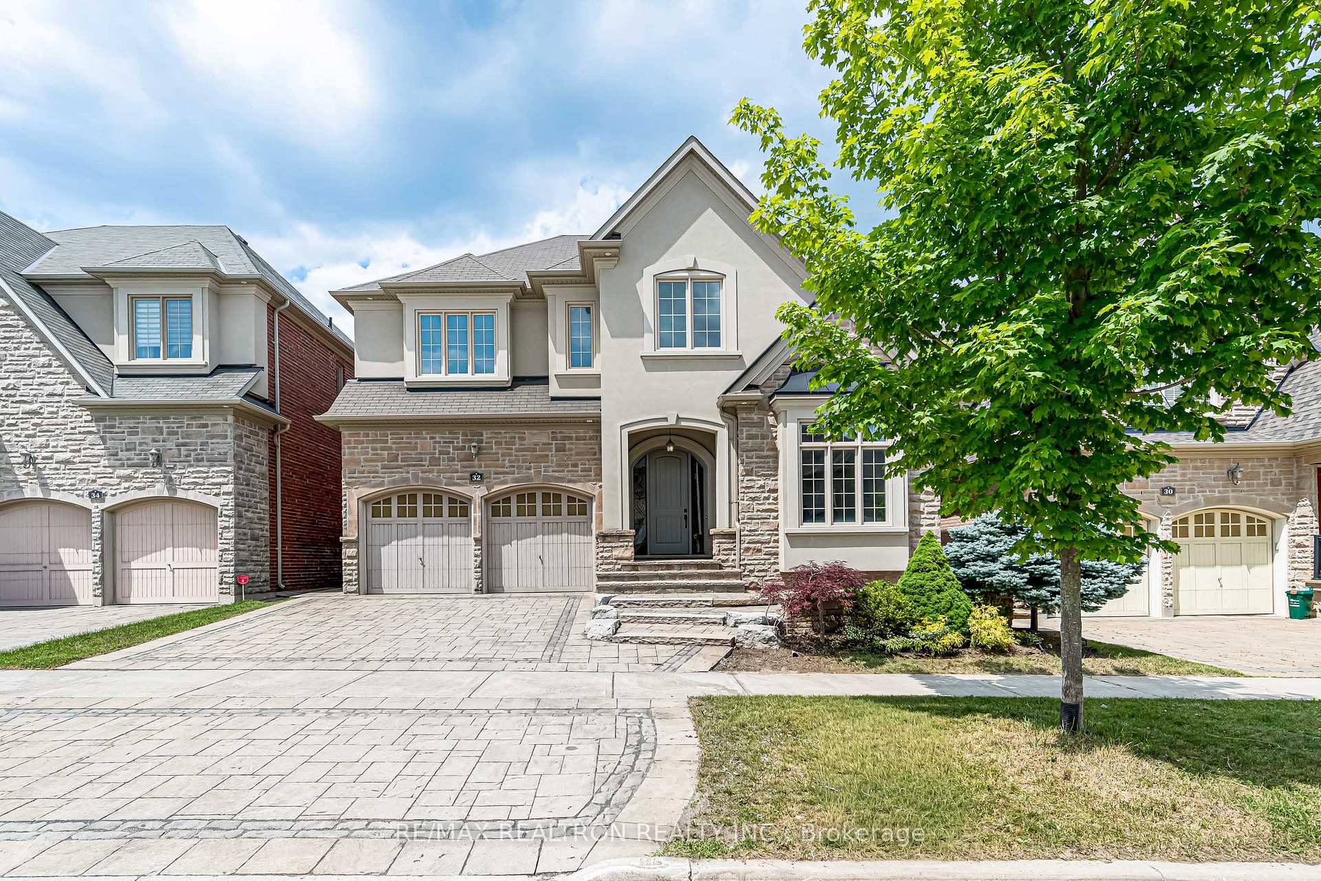 Photo 1 of 32 Royal West Road, Markham, Devil's Elbow — HOMEH