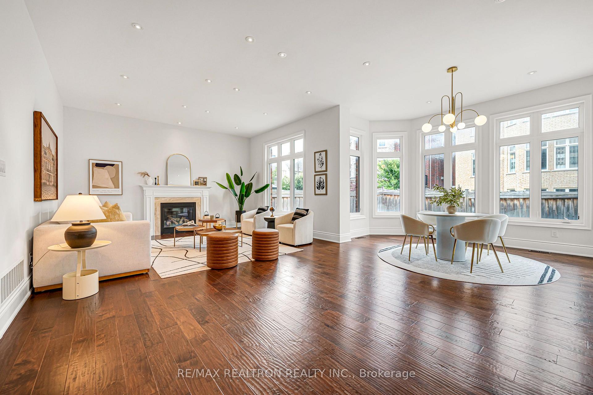 Photo 6 of 32 Royal West Road, Markham, Devil's Elbow — HOMEH