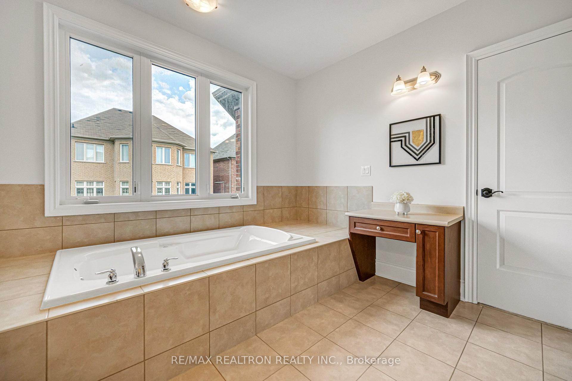 Photo 43 of 32 Royal West Road, Markham, Devil's Elbow — HOMEH