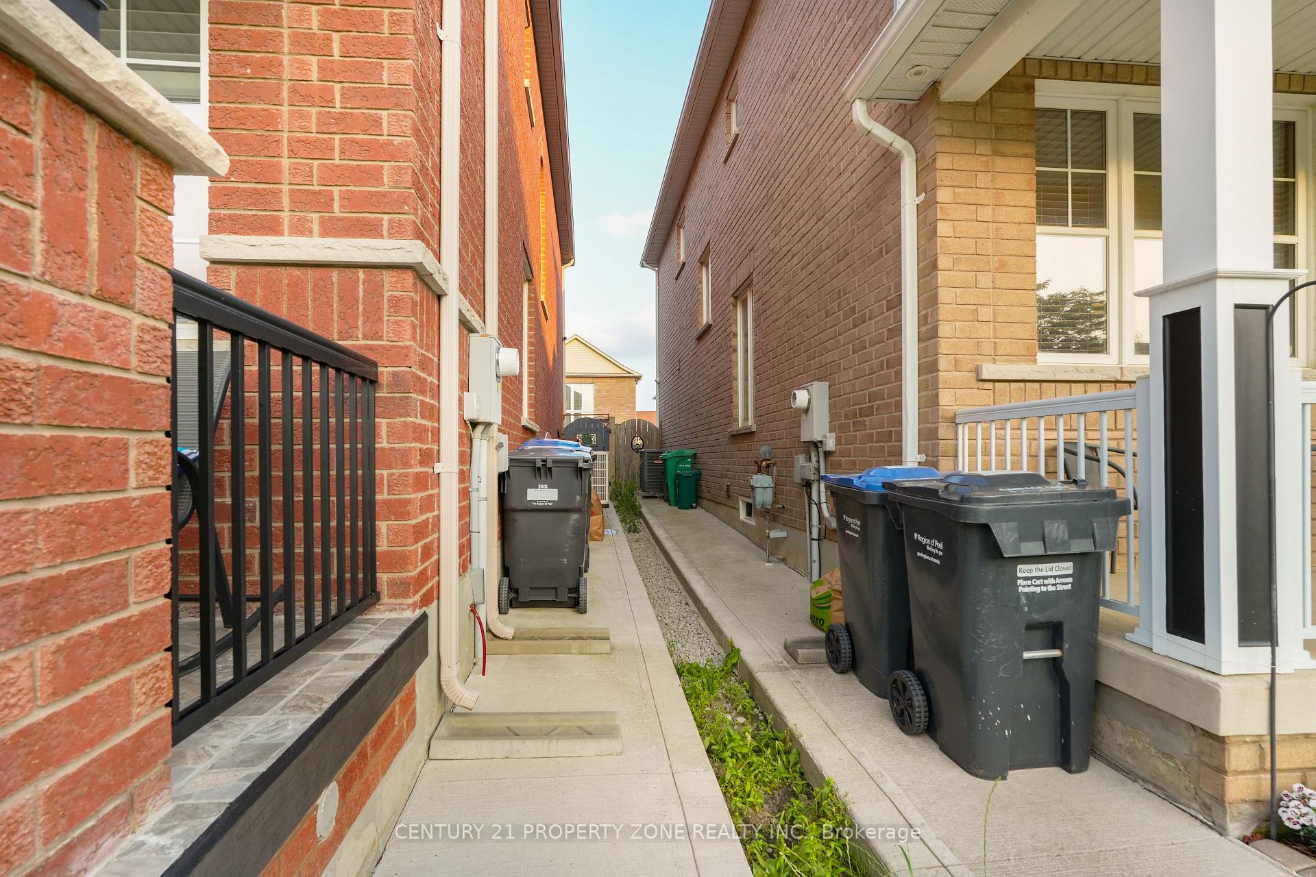 Photo 36 of 8 Amaranth Crescent, Brampton, Northwest Sandalwood Parkway — HOMEH