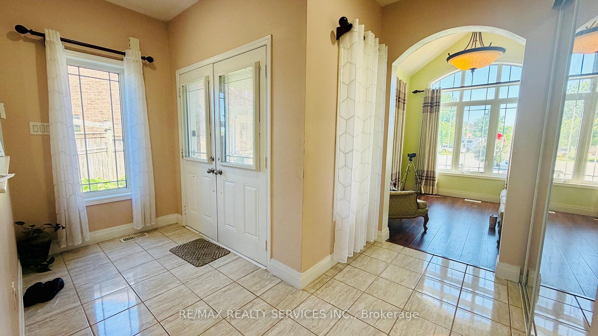 Photo 5 of 261 Thomas Avenue, Brantford, Echo Place — HOMEH