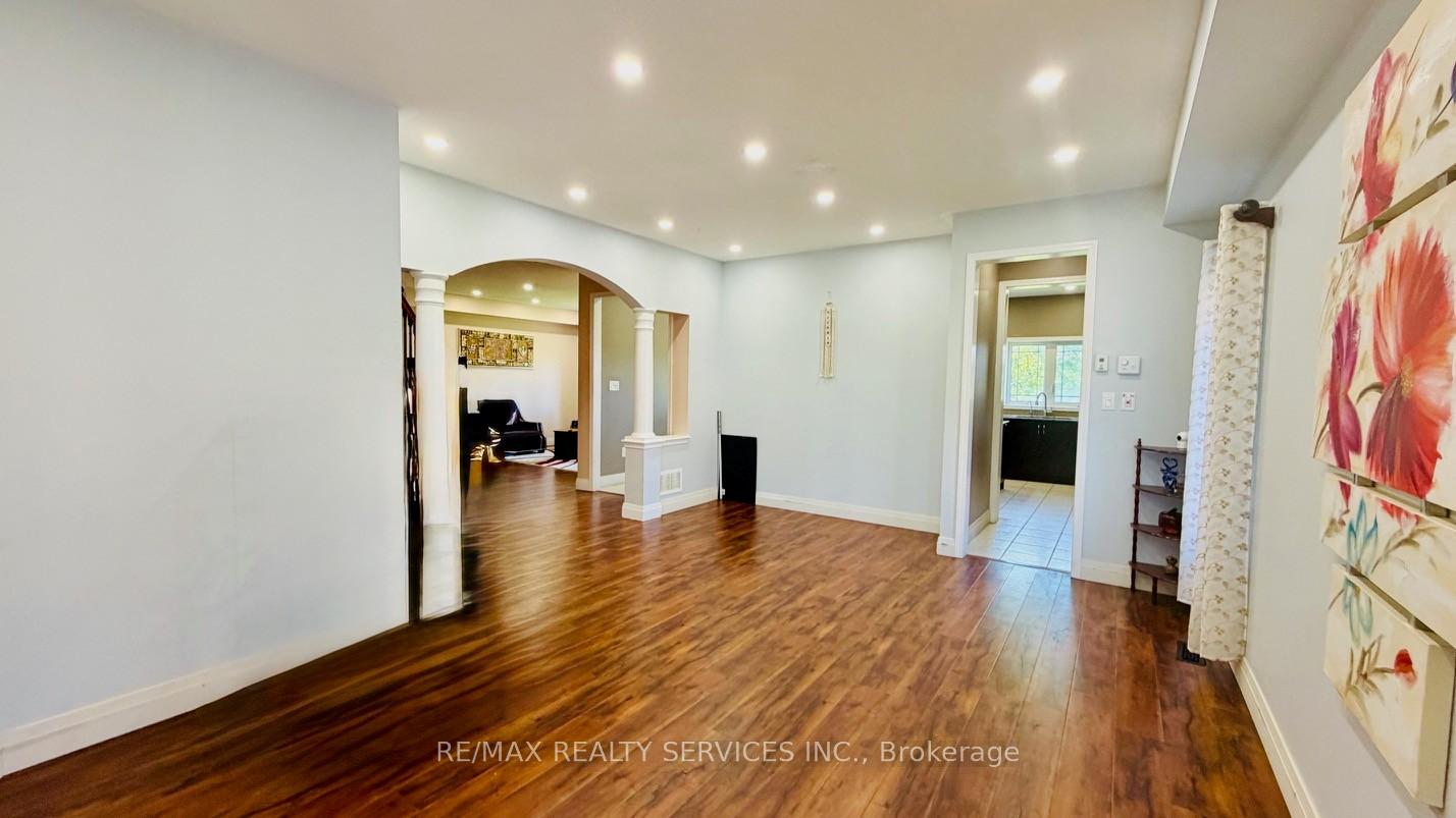 Photo 10 of 261 Thomas Avenue, Brantford, Echo Place — HOMEH