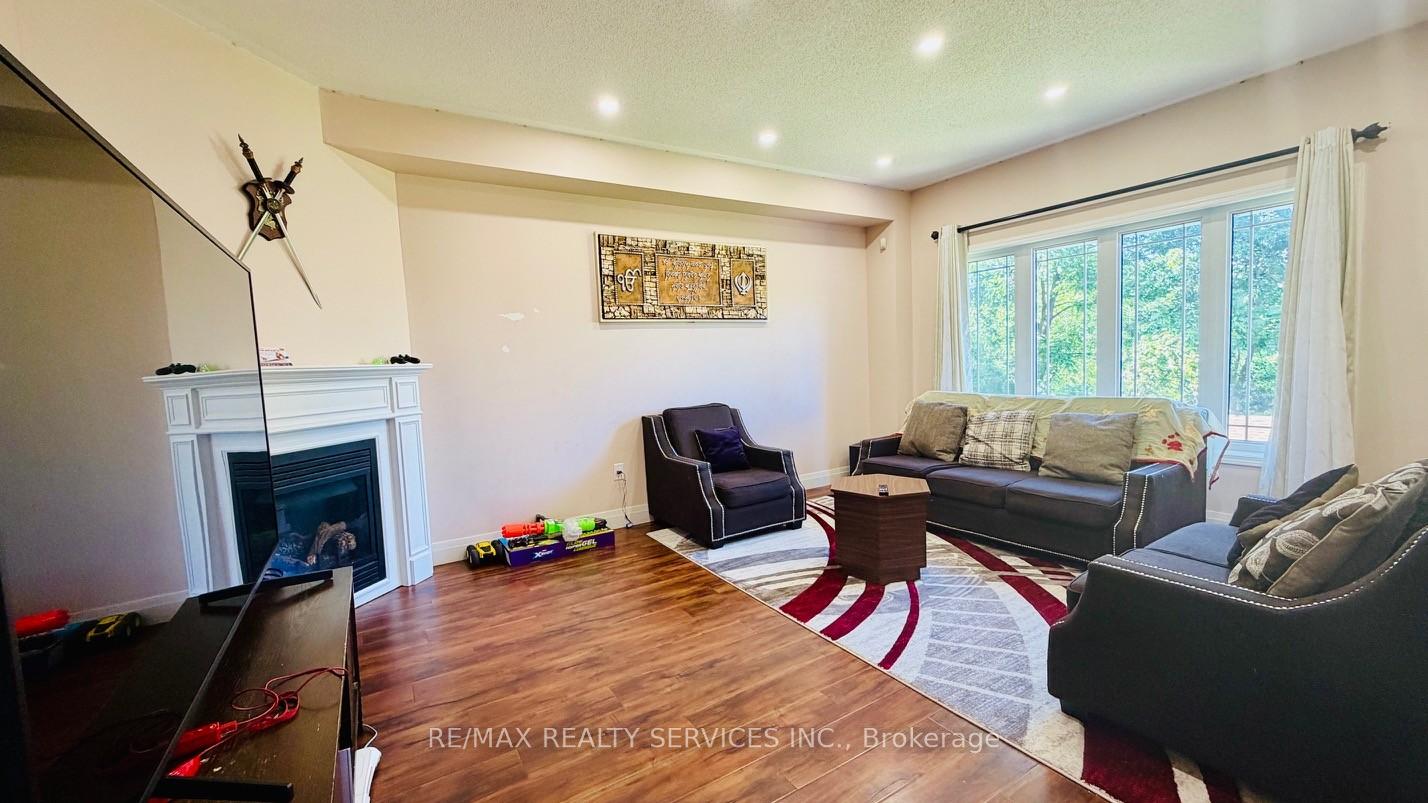 Photo 11 of 261 Thomas Avenue, Brantford, Echo Place — HOMEH
