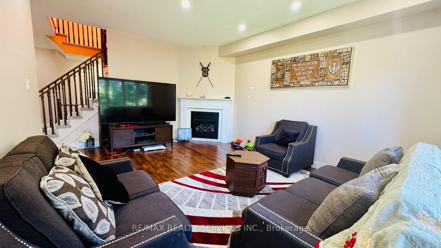 Photo 12 of 261 Thomas Avenue, Brantford, Echo Place — HOMEH