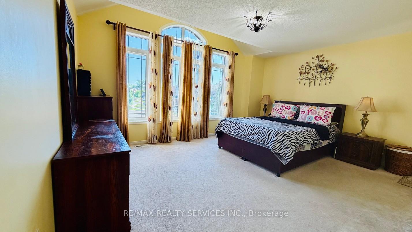 Photo 24 of 261 Thomas Avenue, Brantford, Echo Place — HOMEH