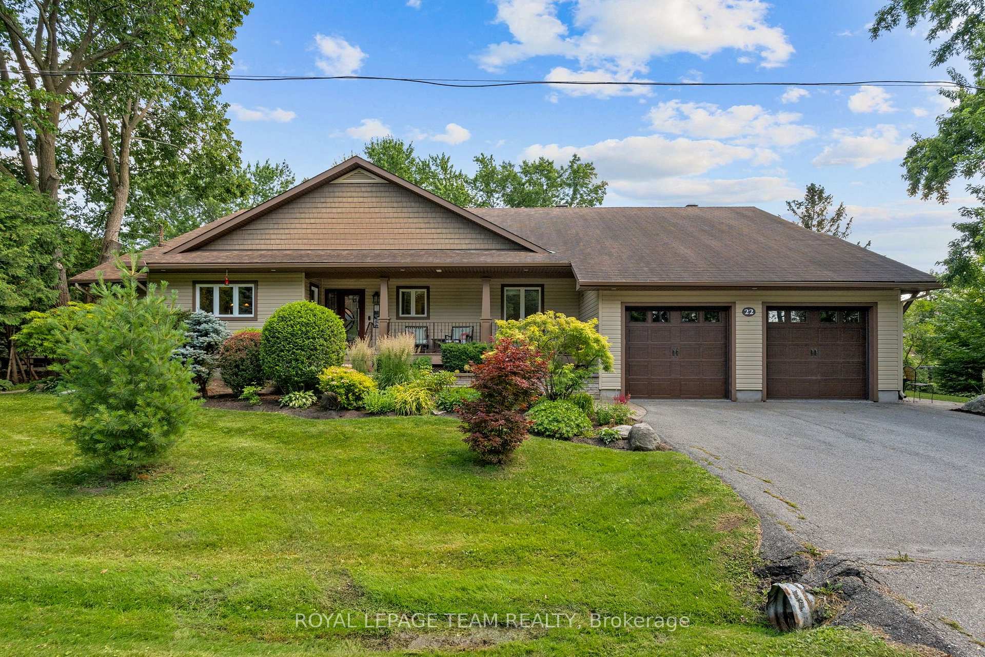Photo 2 of 22 Honey Gables Drive, Ottawa, Riverside South/Gloucester Glen — HOMEH