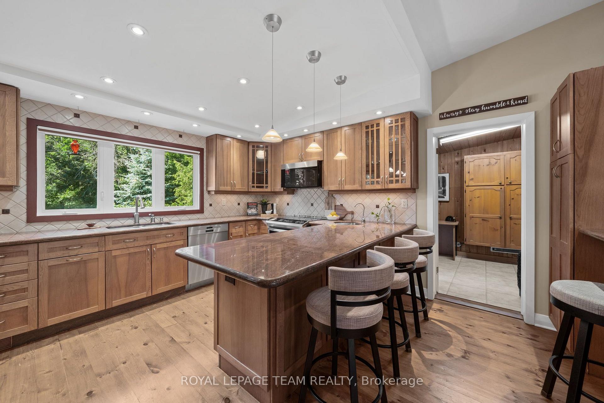 Photo 6 of 22 Honey Gables Drive, Ottawa, Riverside South/Gloucester Glen — HOMEH