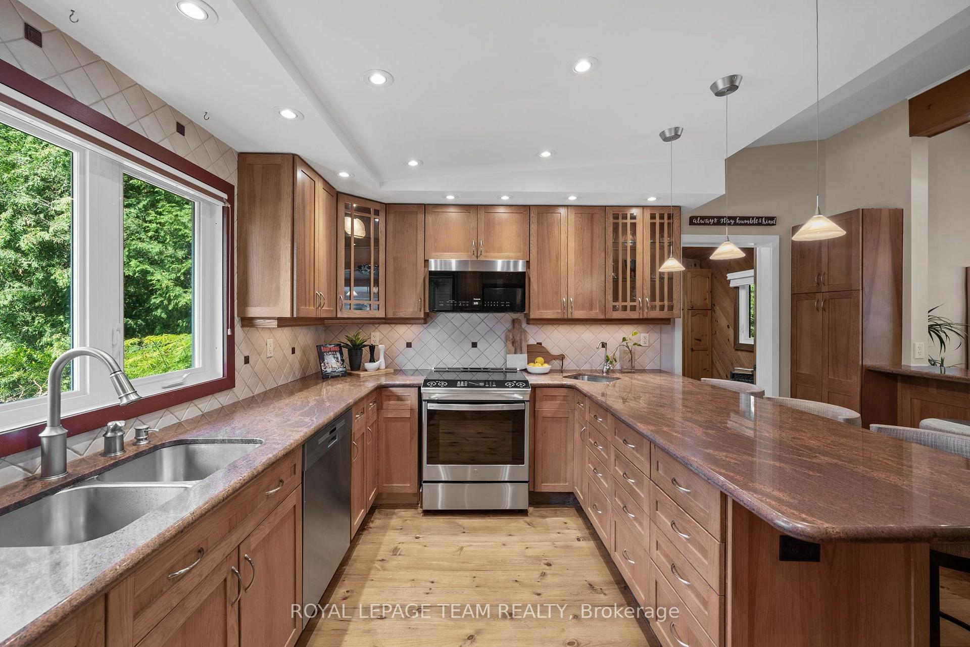 Photo 7 of 22 Honey Gables Drive, Ottawa, Riverside South/Gloucester Glen — HOMEH