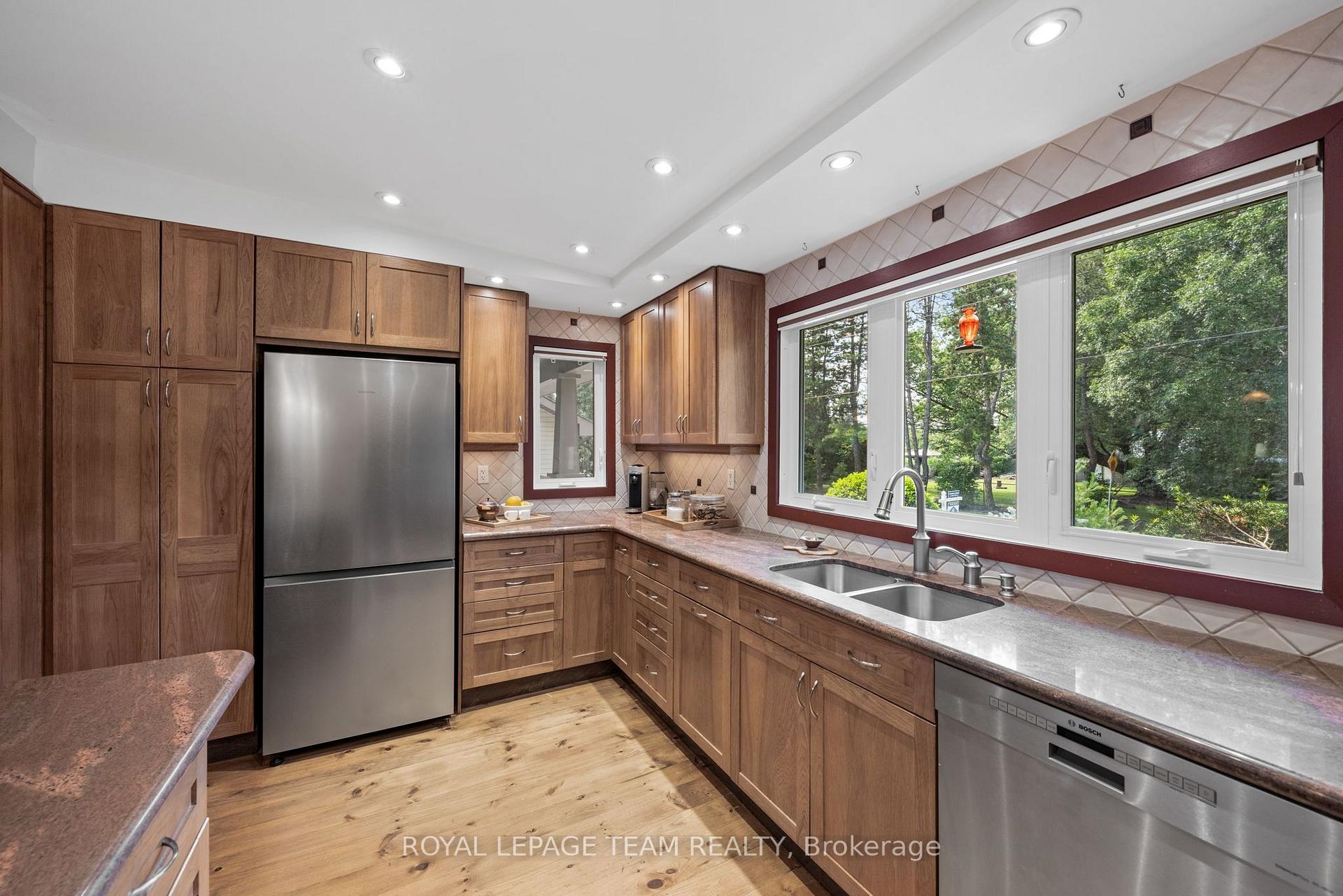 Photo 8 of 22 Honey Gables Drive, Ottawa, Riverside South/Gloucester Glen — HOMEH