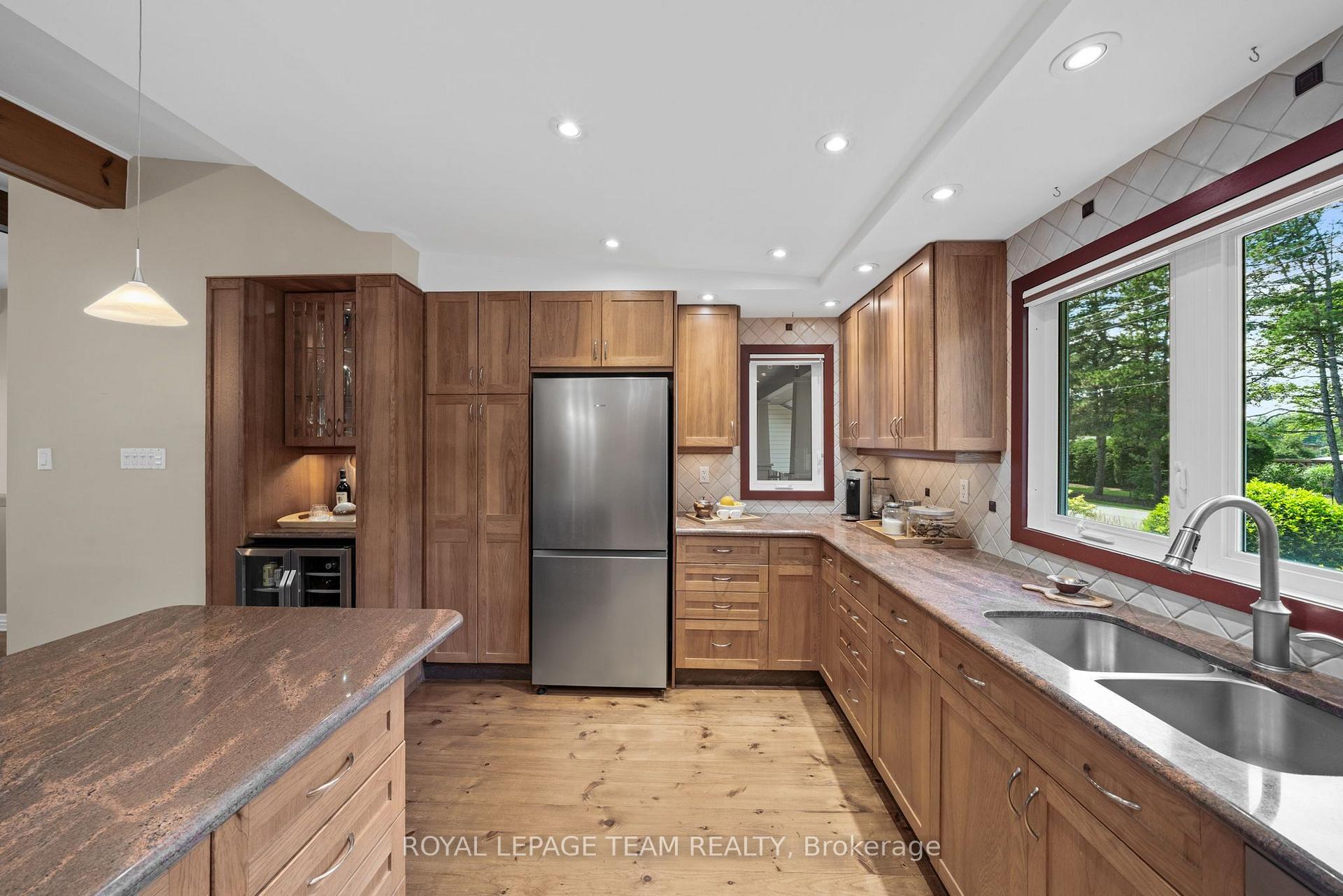 Photo 9 of 22 Honey Gables Drive, Ottawa, Riverside South/Gloucester Glen — HOMEH