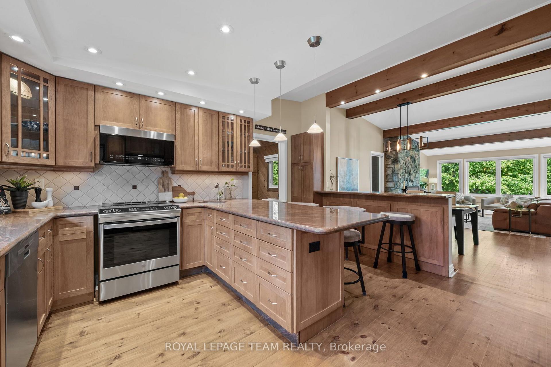 Photo 10 of 22 Honey Gables Drive, Ottawa, Riverside South/Gloucester Glen — HOMEH