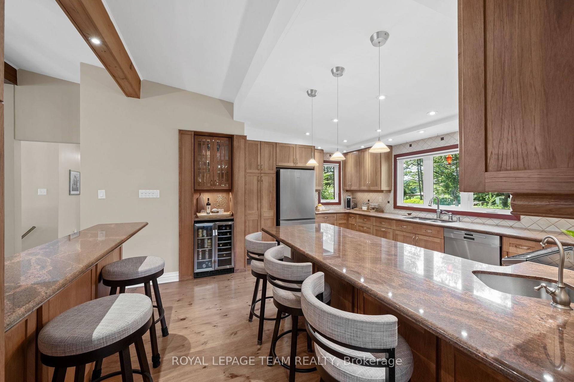 Photo 13 of 22 Honey Gables Drive, Ottawa, Riverside South/Gloucester Glen — HOMEH