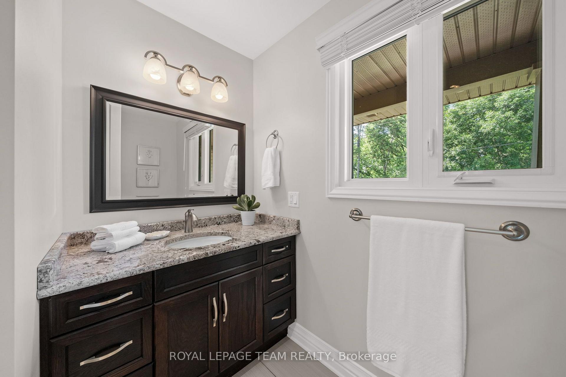 Photo 18 of 22 Honey Gables Drive, Ottawa, Riverside South/Gloucester Glen — HOMEH
