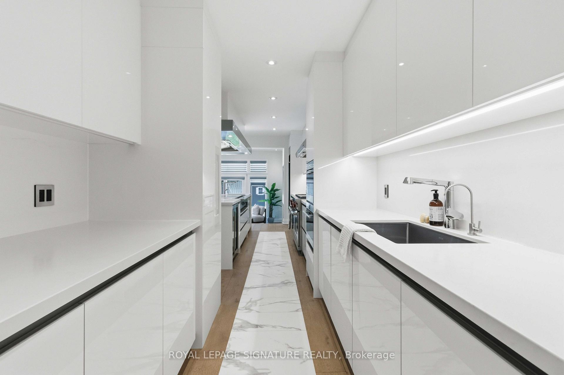 Photo 8 of 204 Richview Avenue, Toronto, Forest Hill South — HOMEH